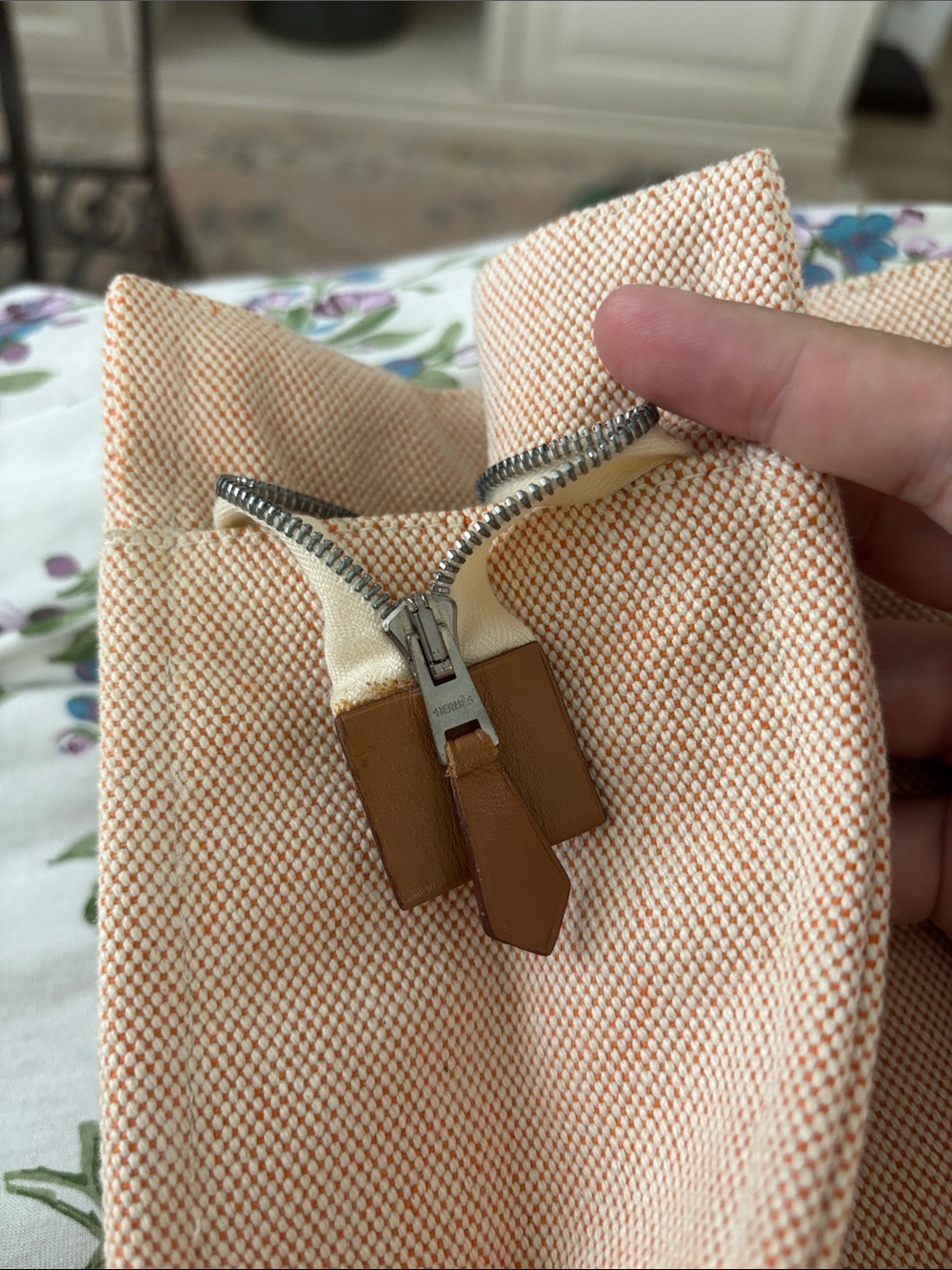 HERMÈS Orange & Cream Toto Collection Cosmetic Case - Picture 5 of 9